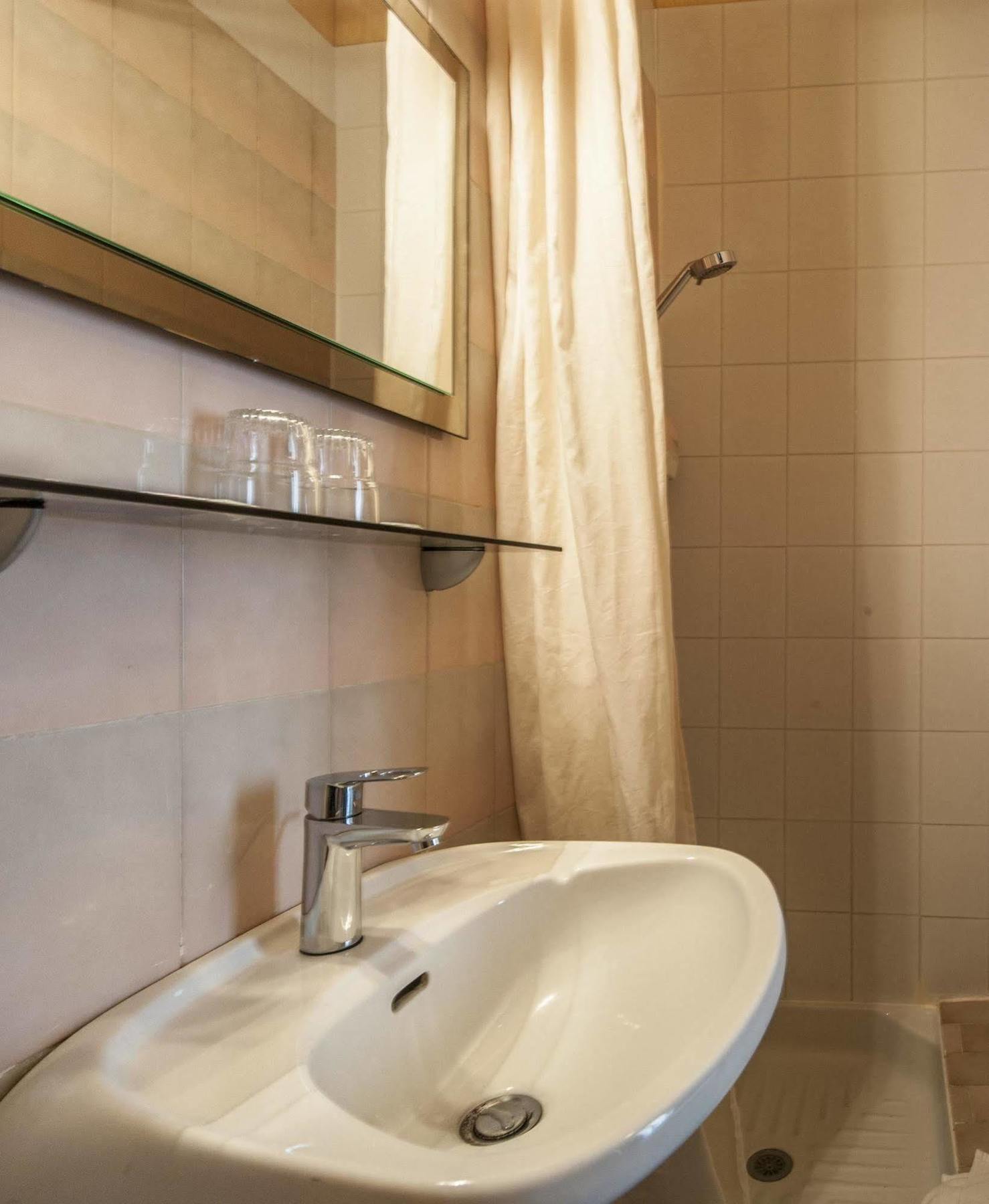 Hotel Des 3 Nations Παρίσι Εξωτερικό φωτογραφία