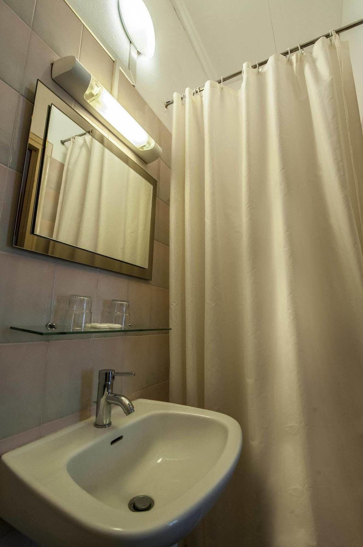 Hotel Des 3 Nations Παρίσι Εξωτερικό φωτογραφία