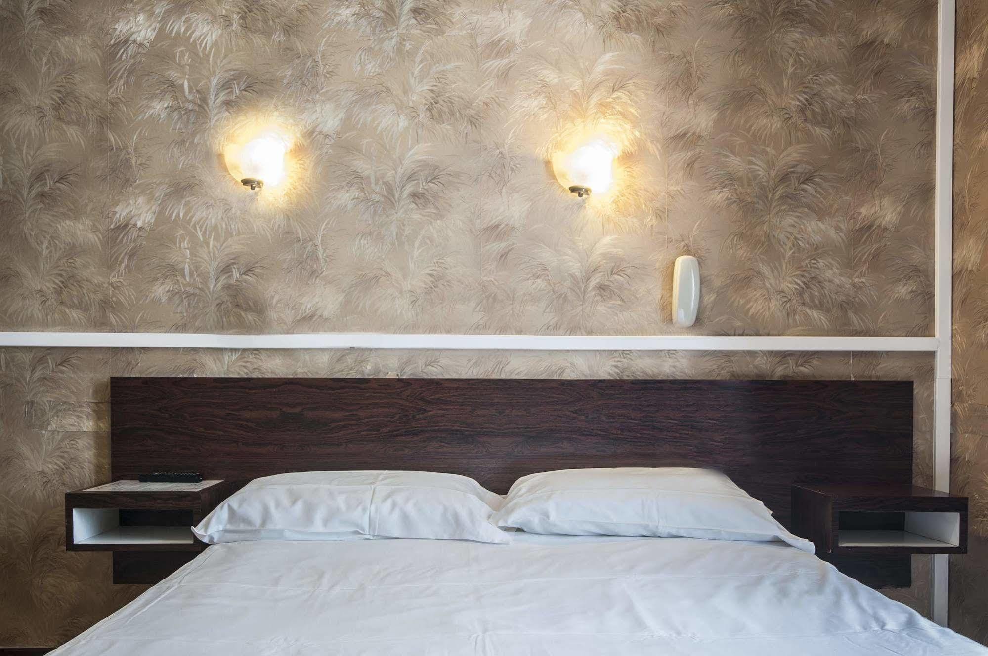 Hotel Des 3 Nations Παρίσι Εξωτερικό φωτογραφία