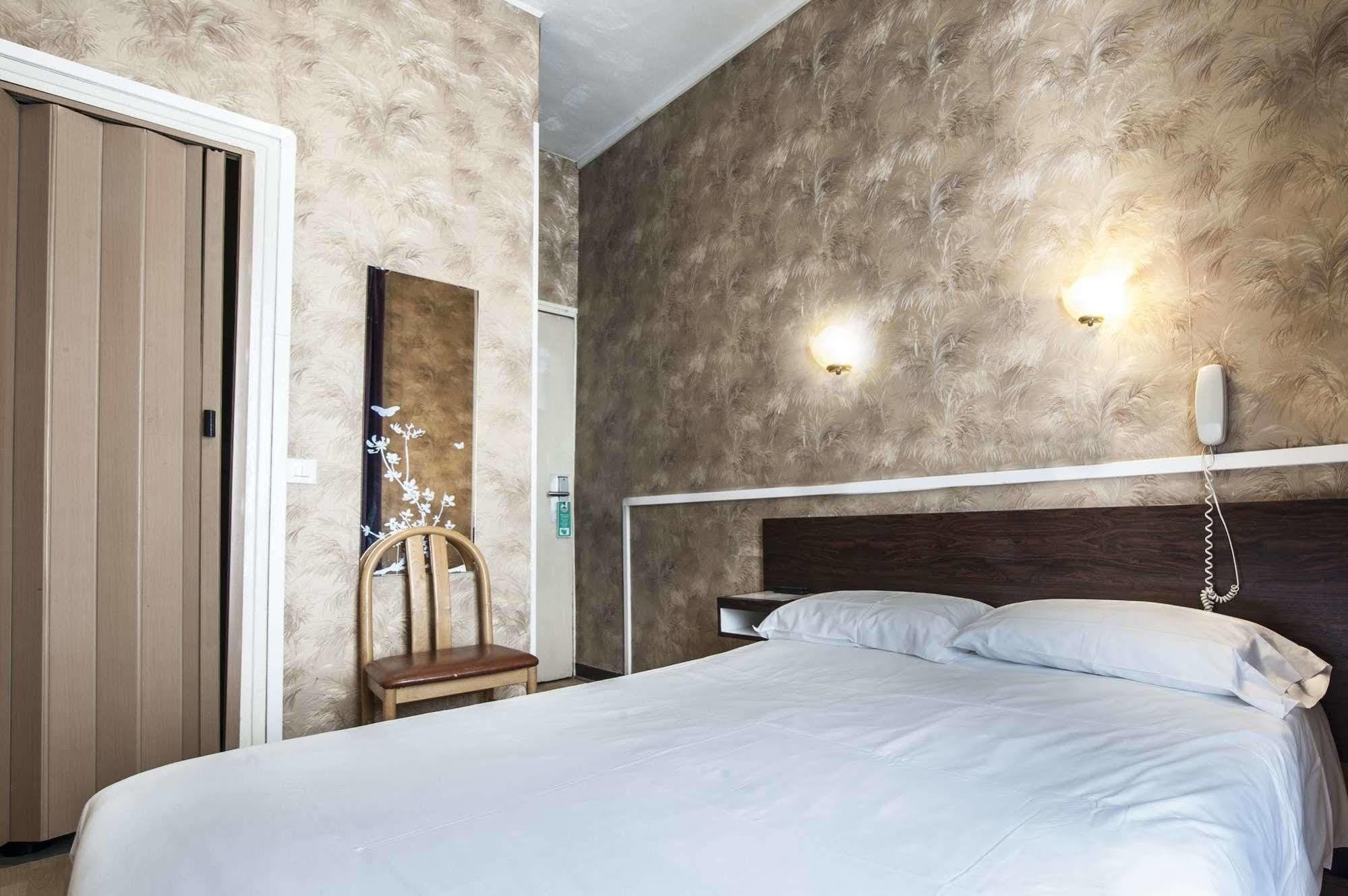 Hotel Des 3 Nations Παρίσι Εξωτερικό φωτογραφία